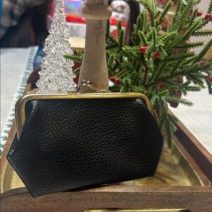Elegant Black Faux Leather Kiss Lock Coin/Card Clutch
